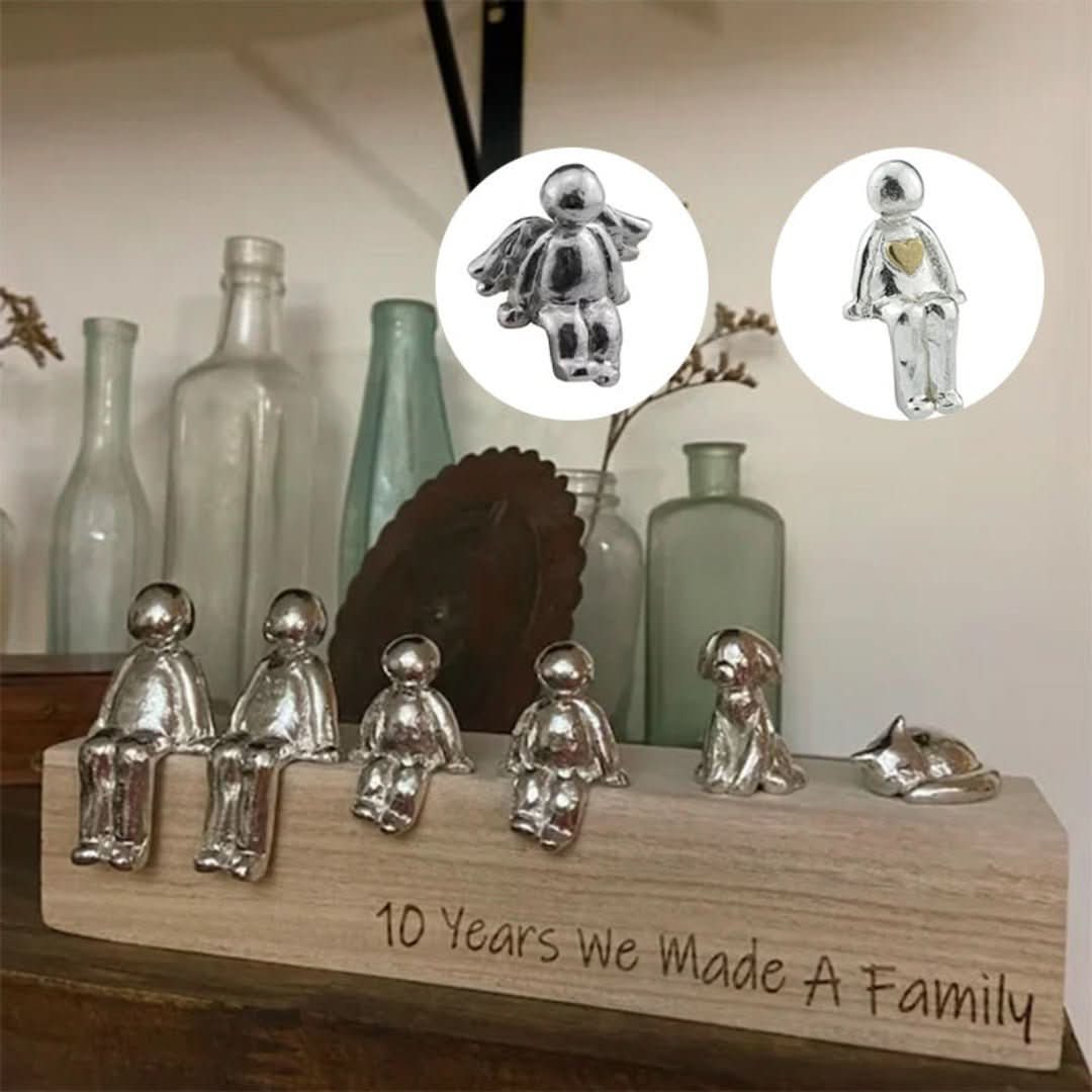 Elegant familiebeeldje van hars, symboliseert sterke banden. Perfect als gepersonaliseerd geschenk.