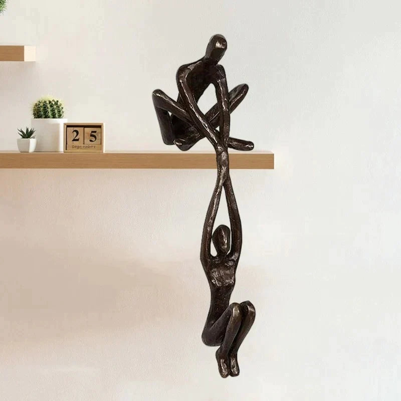 Gedetailleerde hars sculptuur als interieur kunst, brengt sfeer van liefde en kracht in huis.