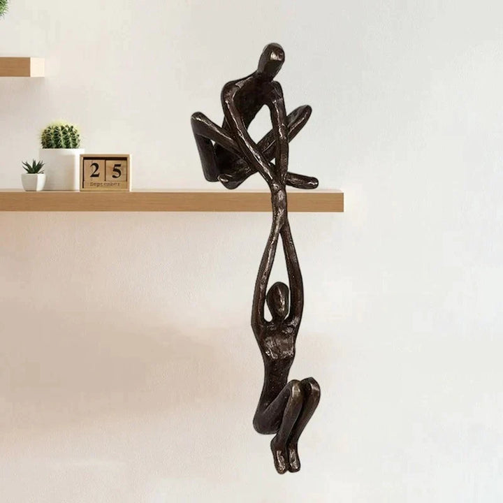 Gedetailleerde hars sculptuur als interieur kunst, brengt sfeer van liefde en kracht in huis.