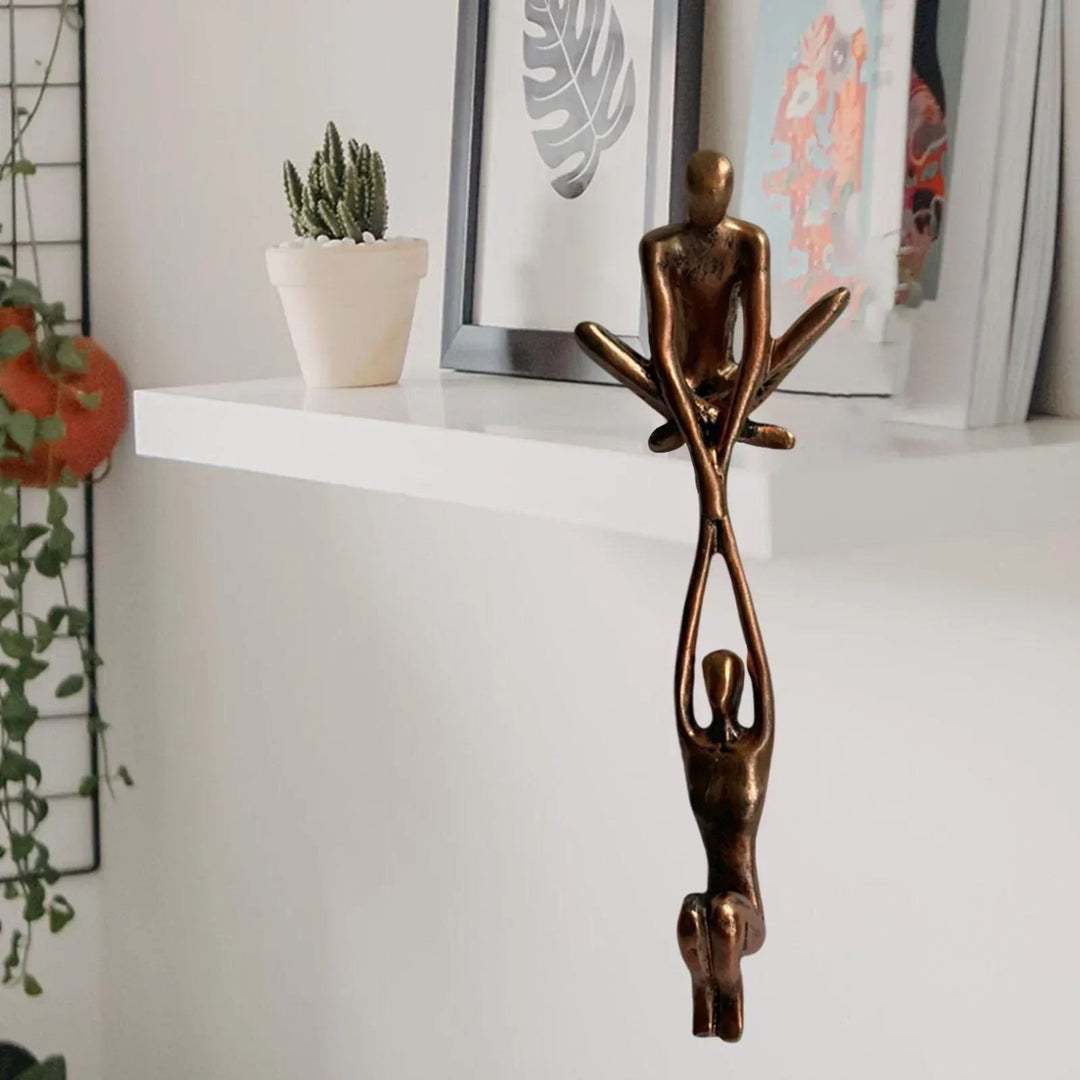 Elegante hars sculptuur, een geschenk van liefde en kracht, perfecte woondecoratie.