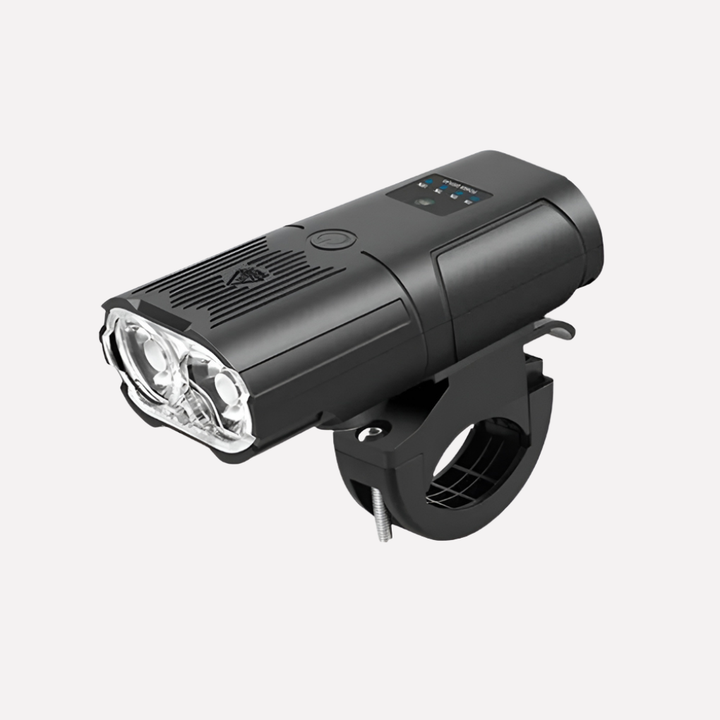 Veilig oplaadbaar fietsvoorlicht met heldere LED, essentieel voor nachtrijden en woon-werkverkeer.