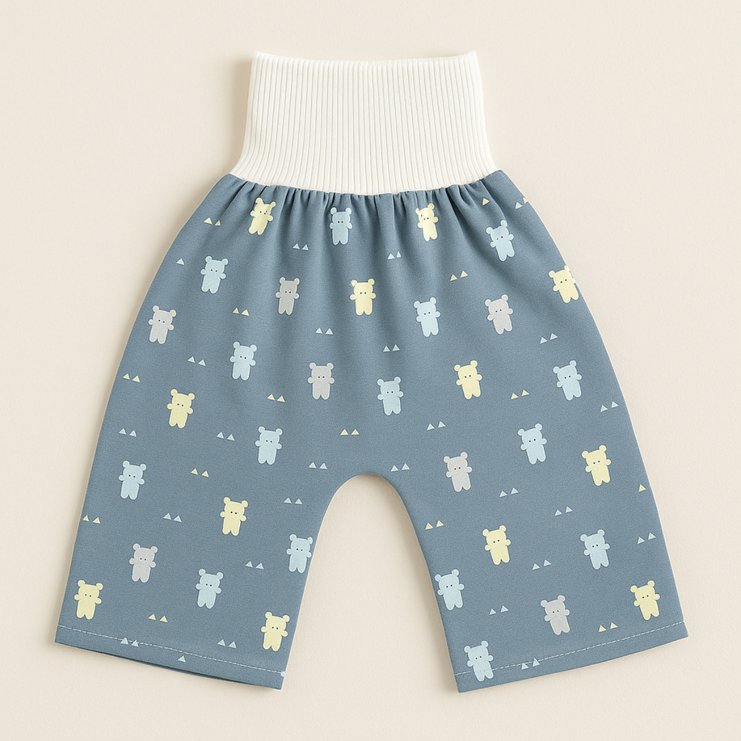 "Herbruikbare baby training pants, comfortabel en milieuvriendelijk, met schattige blauwe beertjes en roze hondjes patroon."