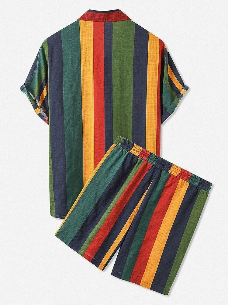 Casual heren zomerset met print, ideaal voor vrijetijd of vakantie. Bestaat uit ademende top en korte broek.