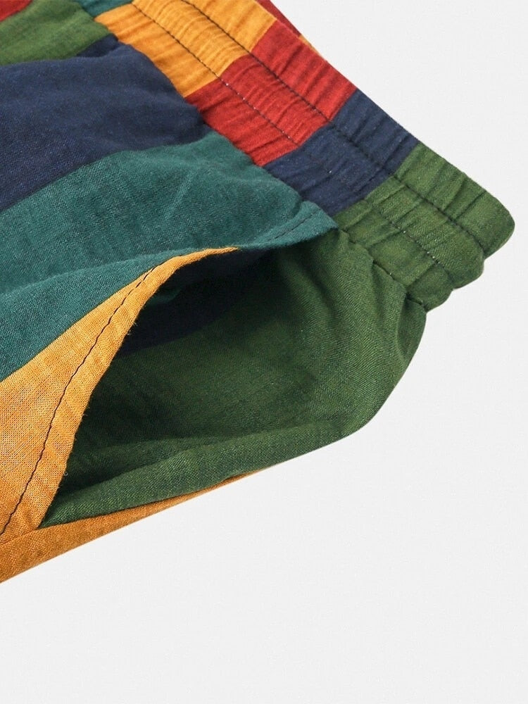 Ontspannen heren vakantie outfit: ademende 2-delige zomerset met gestreept T-shirt en korte broek voor ultiem comfort.