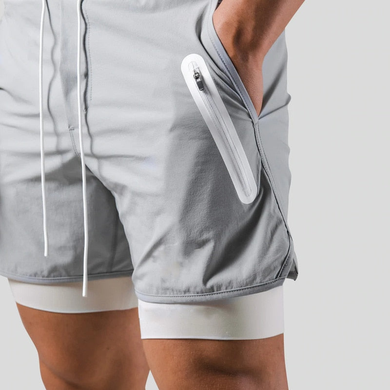 Ademende heren 2-in-1 hardloopbroek voor workouts, met compressie shorts voor extra ondersteuning.