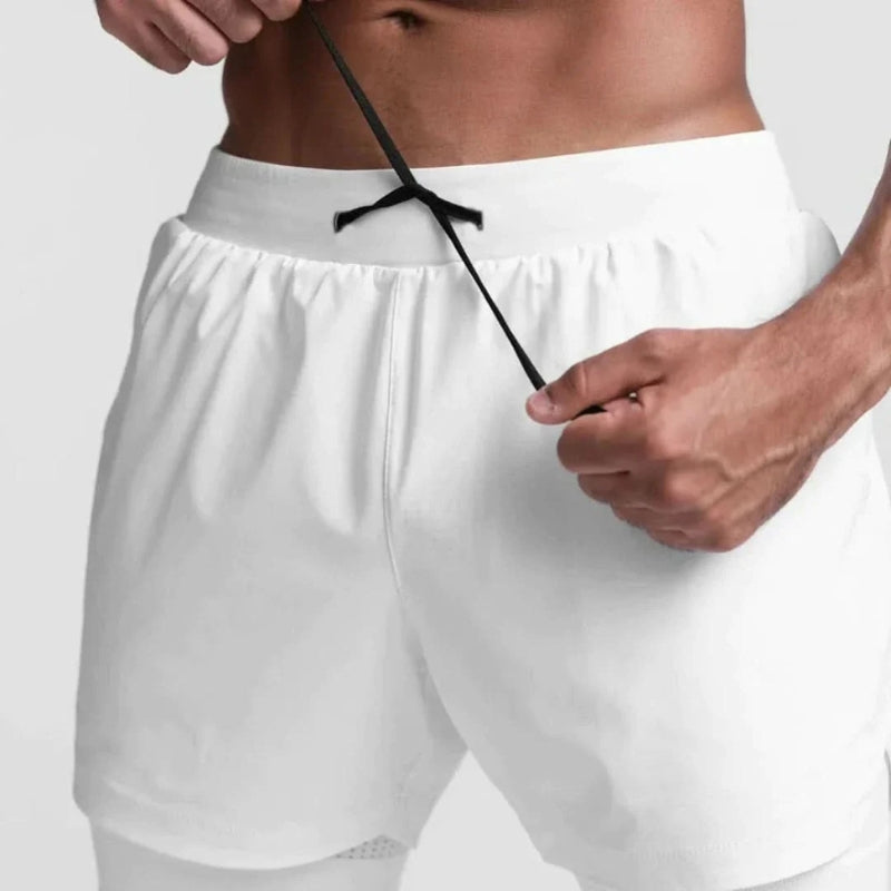 Zwarte heren 2-in-1 fitness shorts met binnenshorts. Perfecte sportkleding voor actieve mannen.