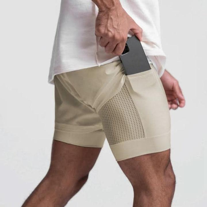 Grijze heren sportshorts Noah, ademend en sneldrogend. Comfortabele activewear voor fitness en training.