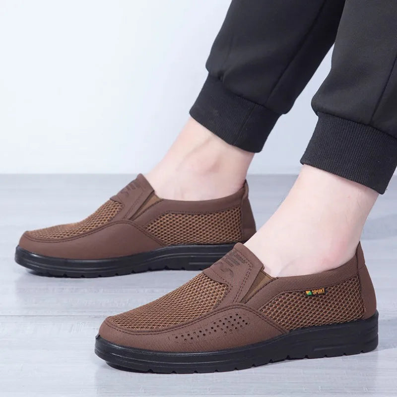 Comfortabele heren wandelschoenen, licht en ademend, ideaal voor zomerse wandelingen.