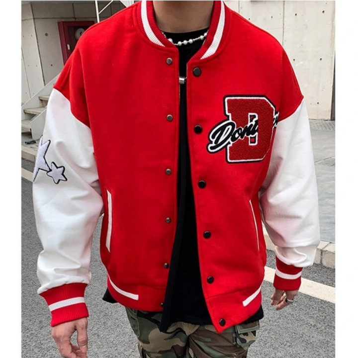 Close-up van de stof en stiksels van het American Style heren baseballjack, hoogwaardige kwaliteit.