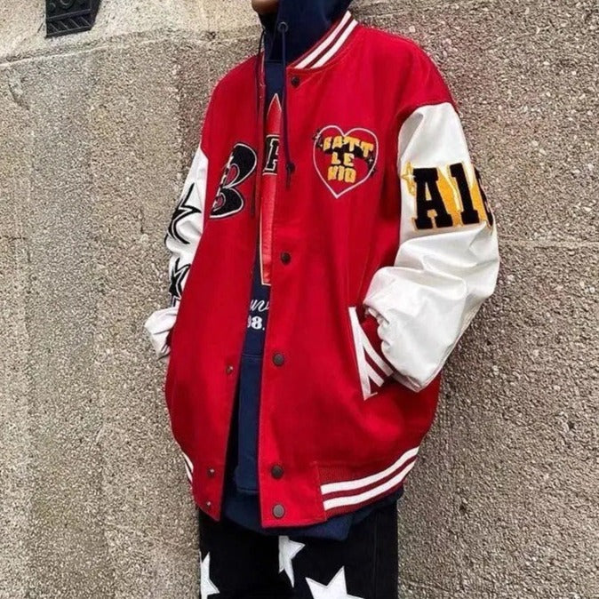 Zwart American Style heren baseballjack met opvallend logo op borst, een stoere mode-uiting.