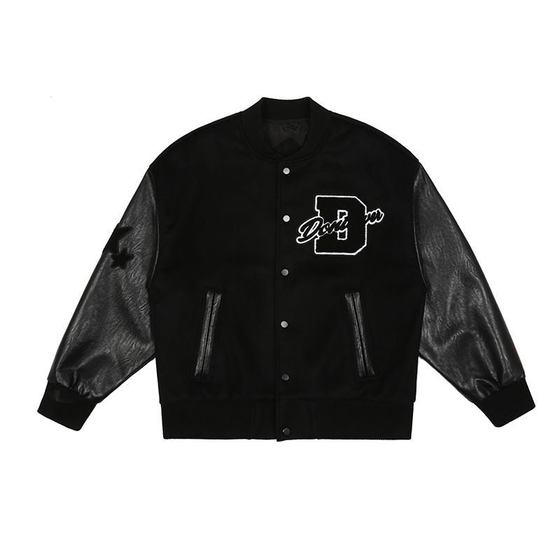 Rugzijde van het heren baseballjack, American Style, toont iconisch design voor streetwear.
