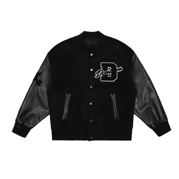 Rugzijde van het heren baseballjack, American Style, toont iconisch design voor streetwear.