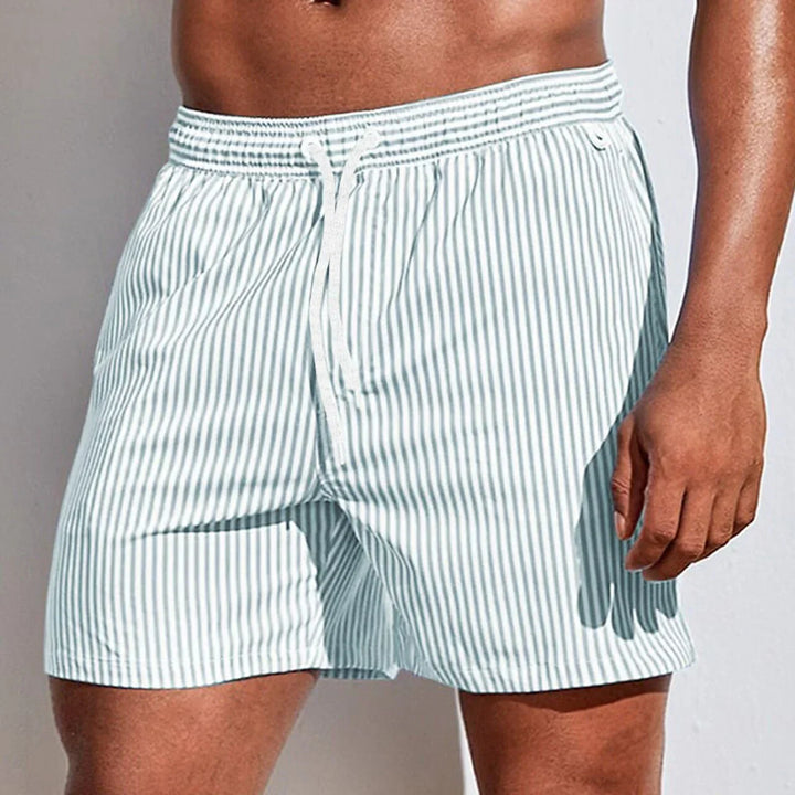Moderne heren boardshort, stijlvol en luchtig, essentiële sneldrogende zwemkleding voor de zomer.