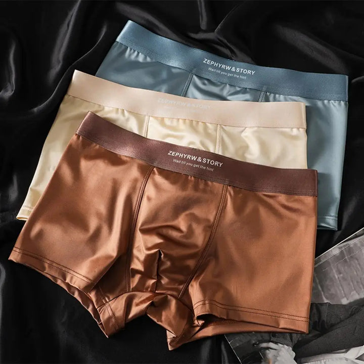 Model toont heren boxershort met sculptuurpasvorm, biedt superieur comfort en ondersteuning, ideaal voor herenmode.
