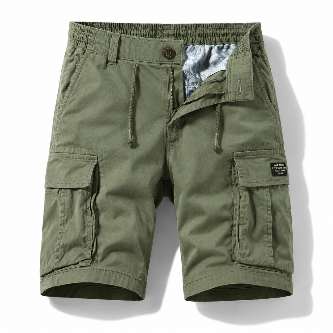 Achterkant van de heren cargo shorts met detail van de zakken.