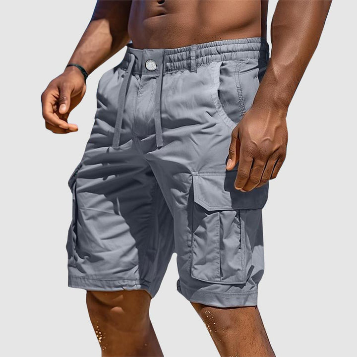 Comfortabele zomerse heren cargoshort Rafael van ademende katoenmix. Geschikt voor relaxte casual dagen en avonturen.