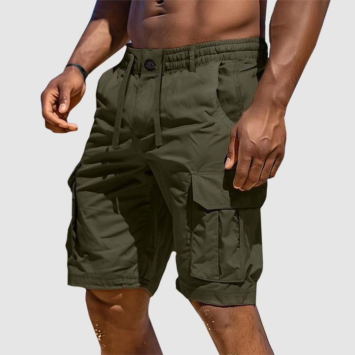 Veelzijdige heren cargoshort met relaxte pasvorm voor ultiem comfort. Ideaal voor zomerse buitenactiviteiten. Katoenmix stof.