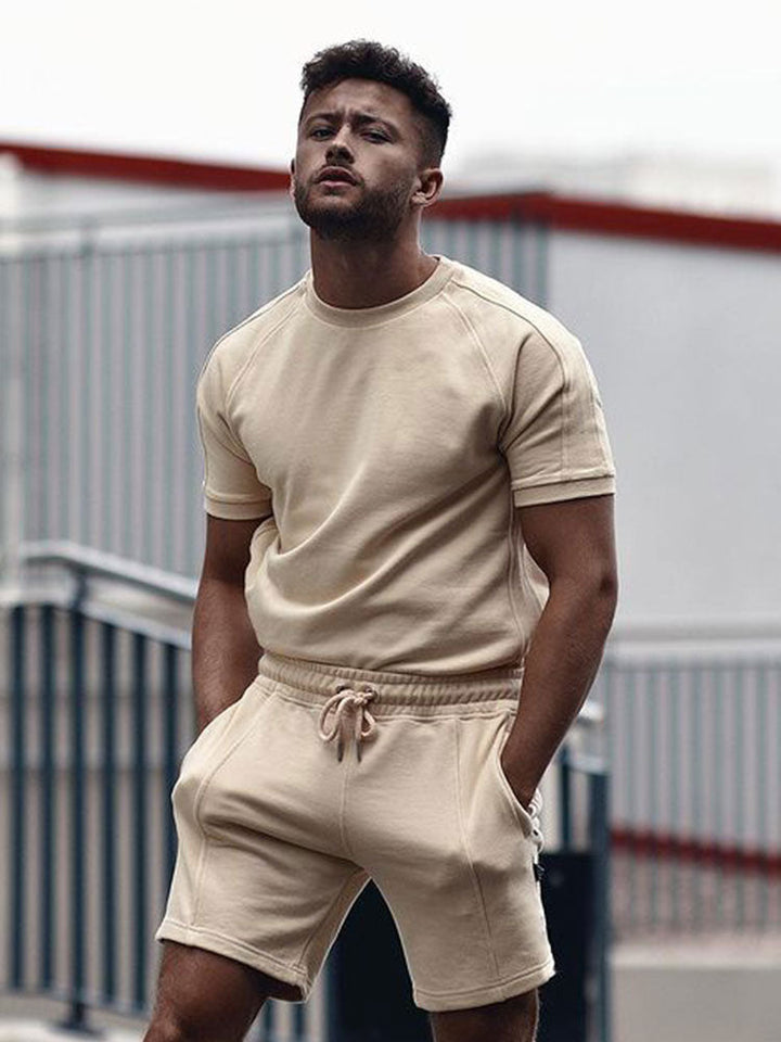 Heren casual zomerset: stijlvol T-shirt en comfortabele short, perfect voor zomerse dagen.