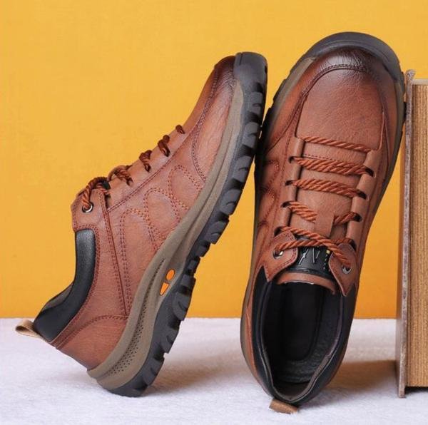Orthopedische heren comfortschoen, zijaanzicht, toont ondersteuning en duurzame antislipzool.