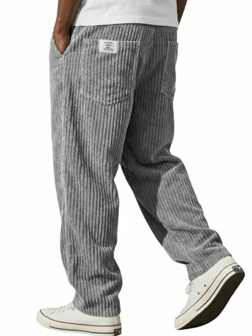 Heren corduroy broek met losse pasvorm, elastische tailleband en trekkoord, comfortabel en casual in grijs.