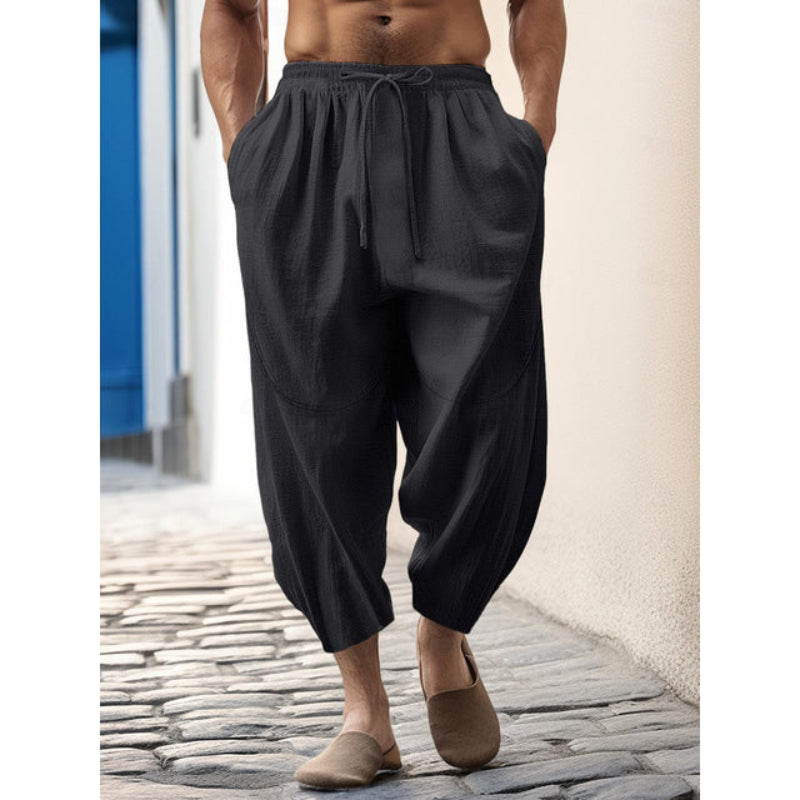 Moderne heren cropped broek met relaxte pasvorm en elastisch trekkoord, ideaal voor casual zomerlooks.