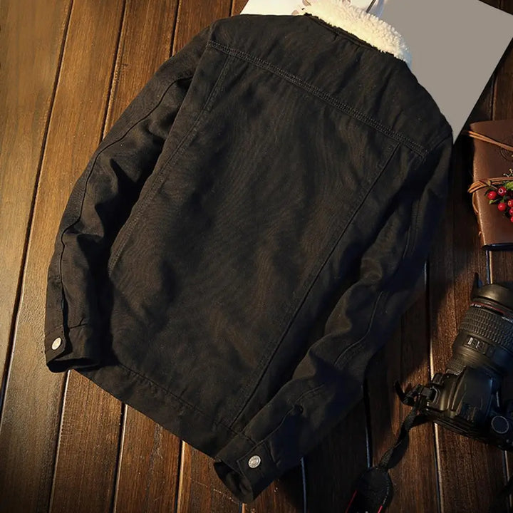 Robuust heren buitenjas Tobias, lichtblauw denim met dikke fleecevoering, ideaal voor koud weer.