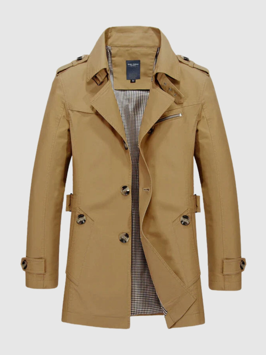 Stijlvolle heren trenchcoat met dubbele rij knopen. Modieus en functioneel voor diverse seizoenen.