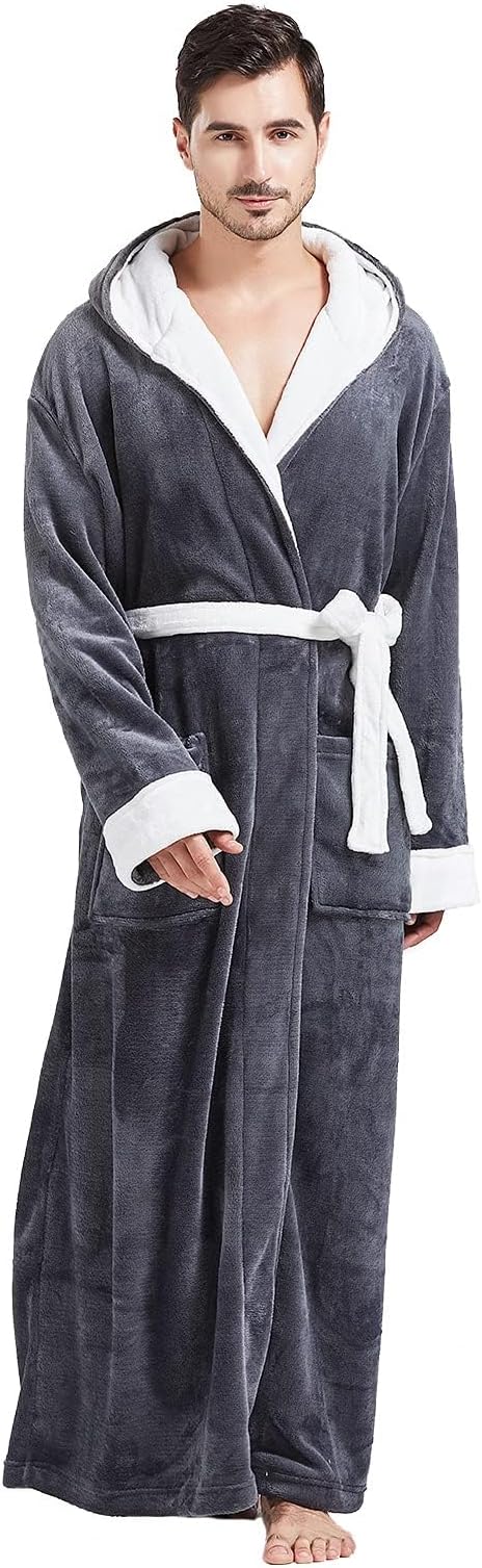 Comfortabele tweekleurige flanellen badjas, perfect als heren nachtkleding.