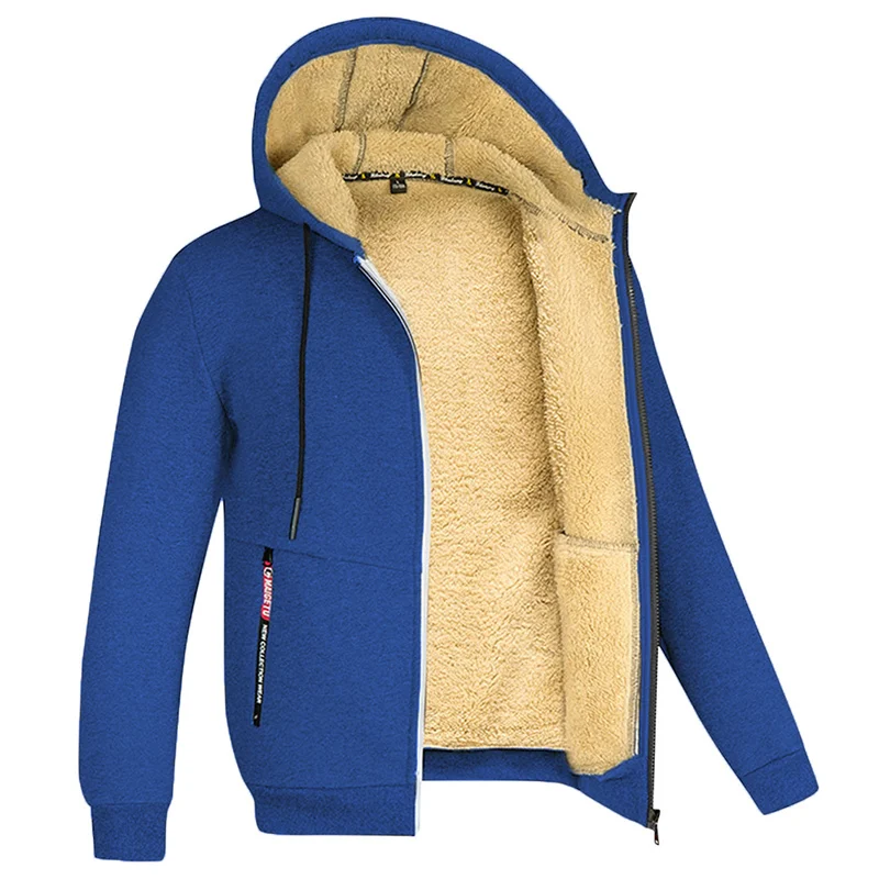 Man draagt een veelzijdig heren fleecevest in een casual setting, perfect als warme bovenkleding.