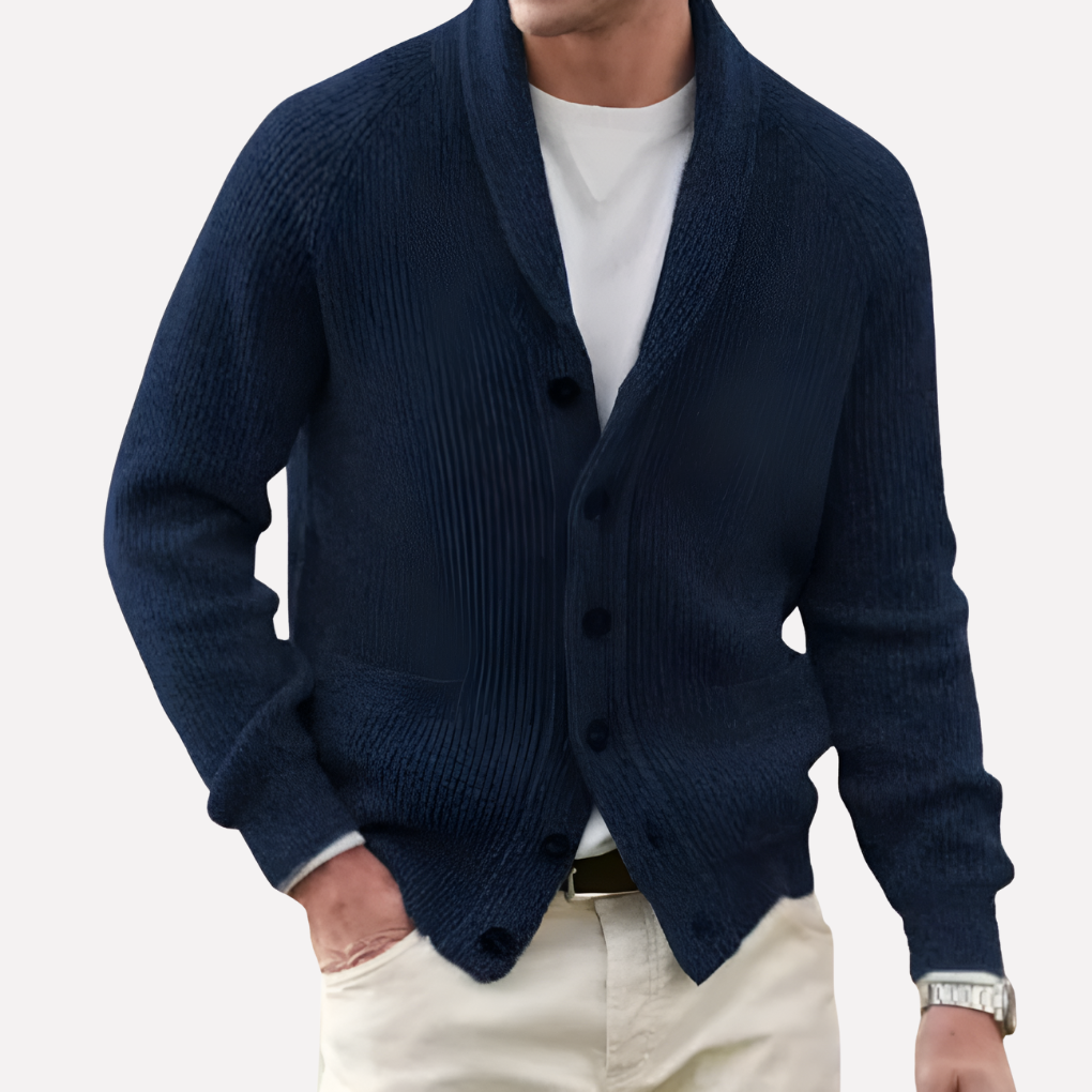 Nieuwe heren cardigan, gebreid, met sjaalkraag en praktische opgestikte zakken. Ideale bovenkleding voor herfst/winter.
