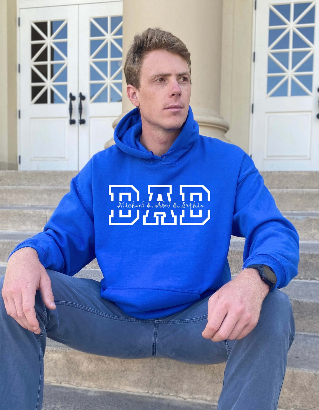 Gepersonaliseerde heren hoodie, speciaal ontworpen met namen. Uniek Vaderdag cadeau voor papa.