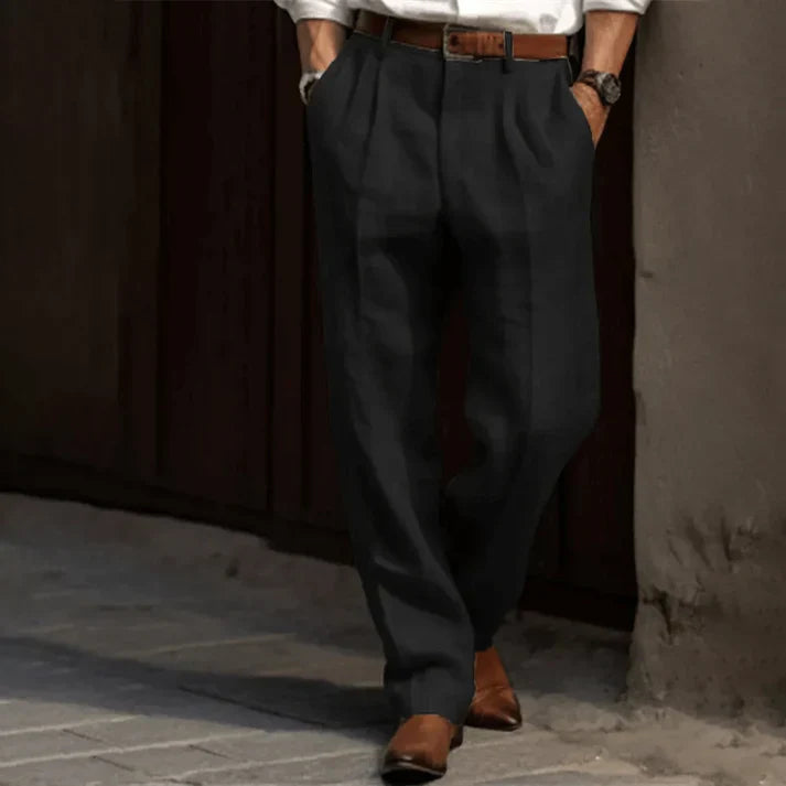 Comfortabele heren geplooide relaxed fit broek, een veelzijdige pantalon voor moderne, tijdloze herenmode.