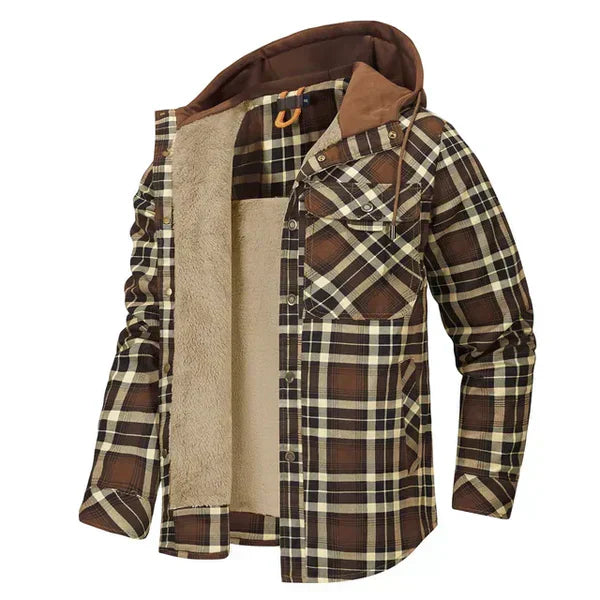 Heren geruit overshirt met capuchon, open gedragen over een T-shirt voor een relaxte en stoere uitstraling.