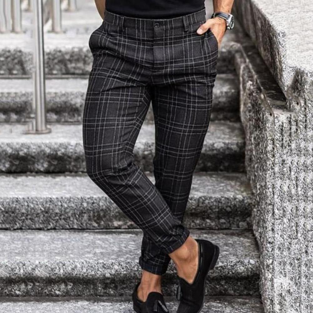Trendy geruite chino broek heren, slim fit. Combineer comfort met stijl voor een perfecte smart casual outfit.