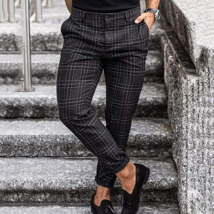 Trendy geruite chino broek heren, slim fit. Combineer comfort met stijl voor een perfecte smart casual outfit.