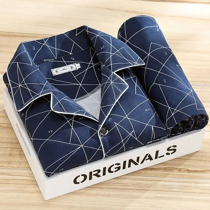 Heren pyjamaset met klassiek streepdessin, comfortabele loungewear geschikt voor alle seizoenen.
