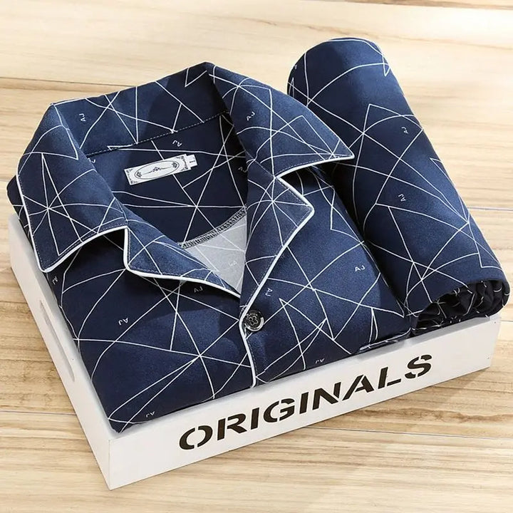 Heren pyjamaset met klassiek streepdessin, comfortabele loungewear geschikt voor alle seizoenen.