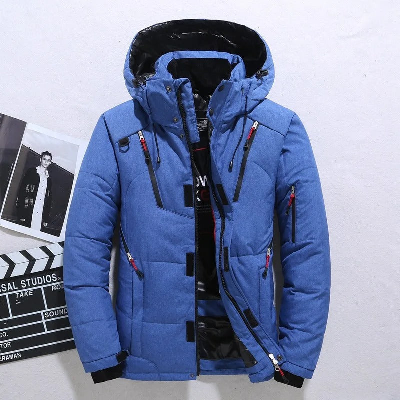 Casual herenjas, gewatteerd met capuchon, beschermend tegen de kou. Perfecte buitenkleding.