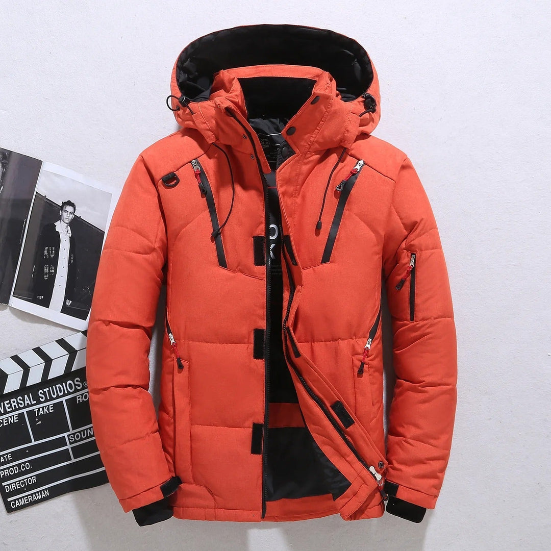 Functionele heren gewatteerde jas met capuchon, ideaal als warme en beschermende winterkleding.