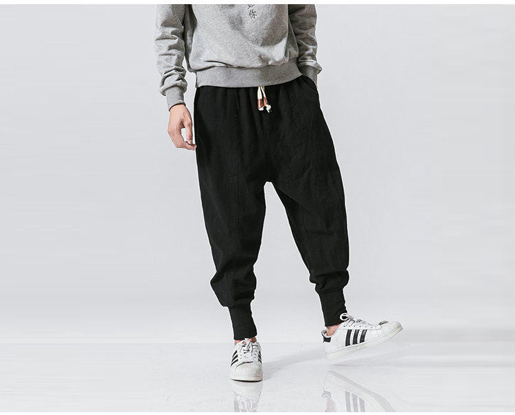 Baggy heren joggingbroek voor streetwear, comfortabel en urban mode, voorzijde.