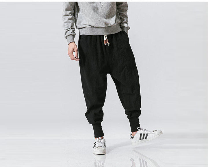 Baggy heren joggingbroek voor streetwear, comfortabel en urban mode, voorzijde.
