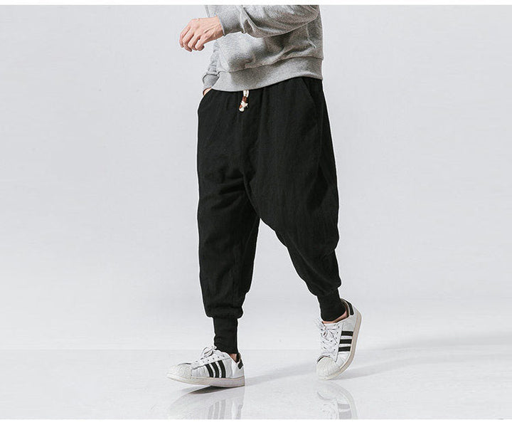 Stijlvolle heren harem trainingsbroek, casual en comfortabel, achterkant van model.