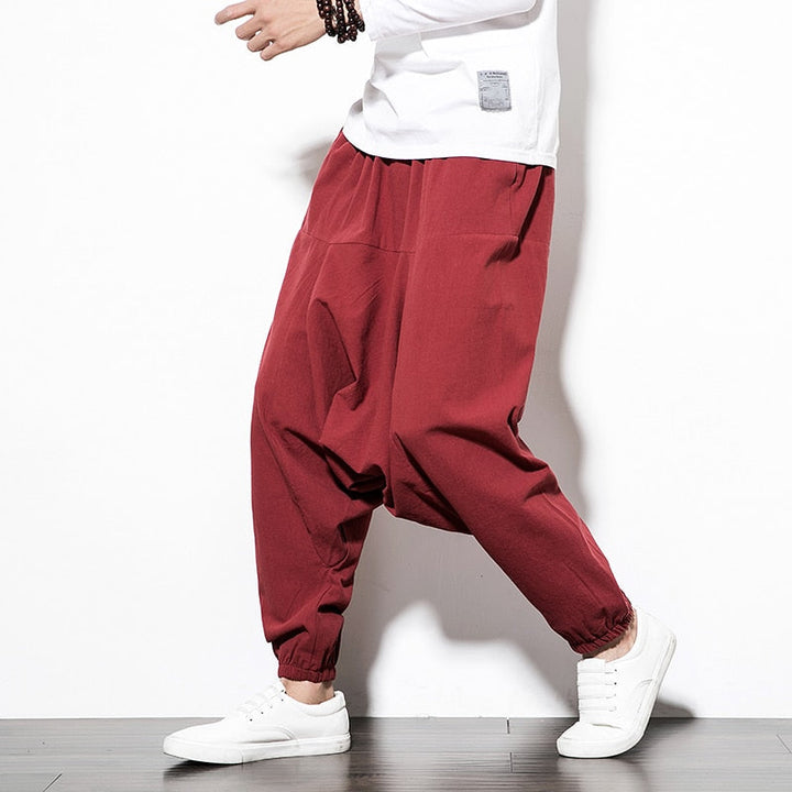 Baggy heren trainingsbroek met diepe kruis, ideaal voor casual en sport.