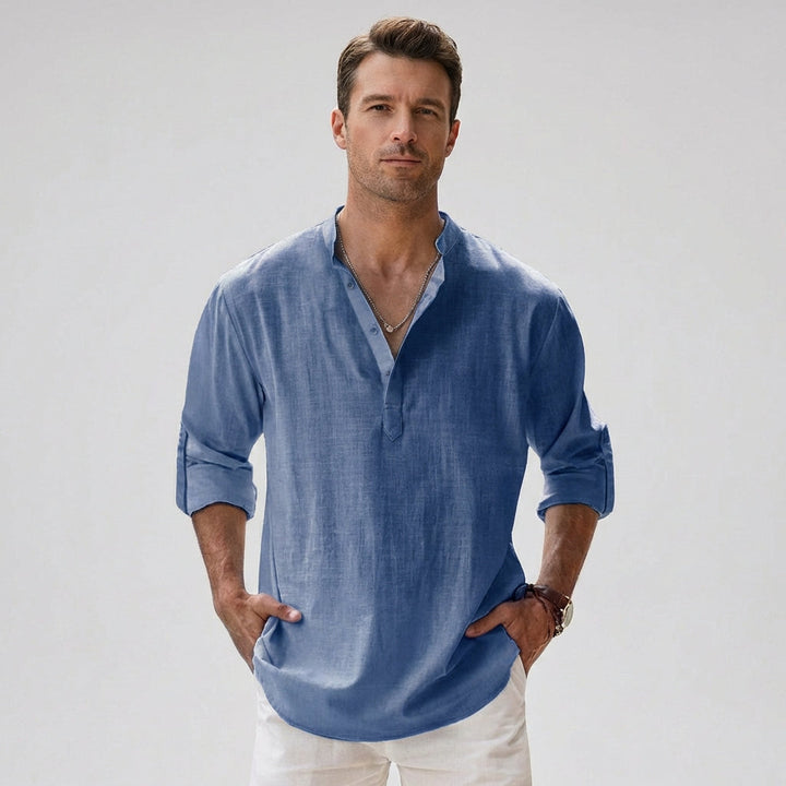 Ademend heren Henley shirt, perfect voor een comfortabele, stijlvolle strand- of zomerdag.