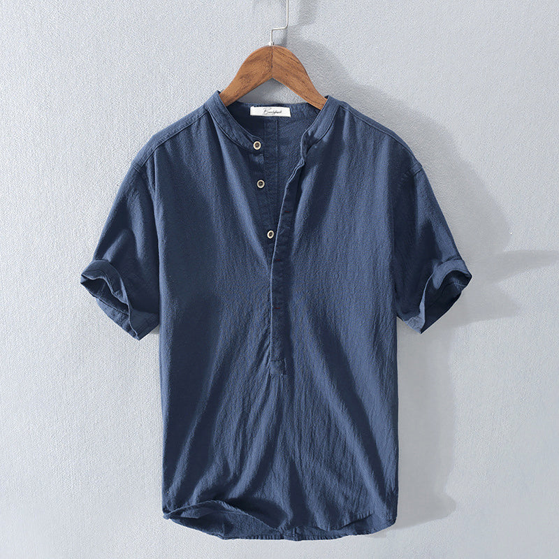 Comfortabel heren henley shirt met bandkraag, korte mouwen en casual pasvorm. Perfect voor lente- en zomeroutfits.