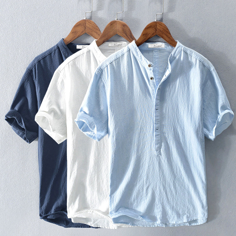 Tijdloos heren henley shirt met bandkraag en korte mouw. Een veelzijdig casual shirt voor elke gelegenheid.