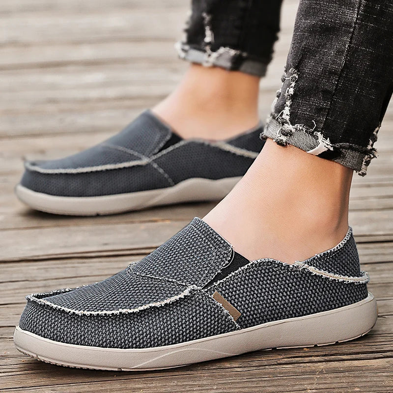 Comfortabele heren canvas instappers, perfect voor zomerse wandelingen of een relaxte strandlook.