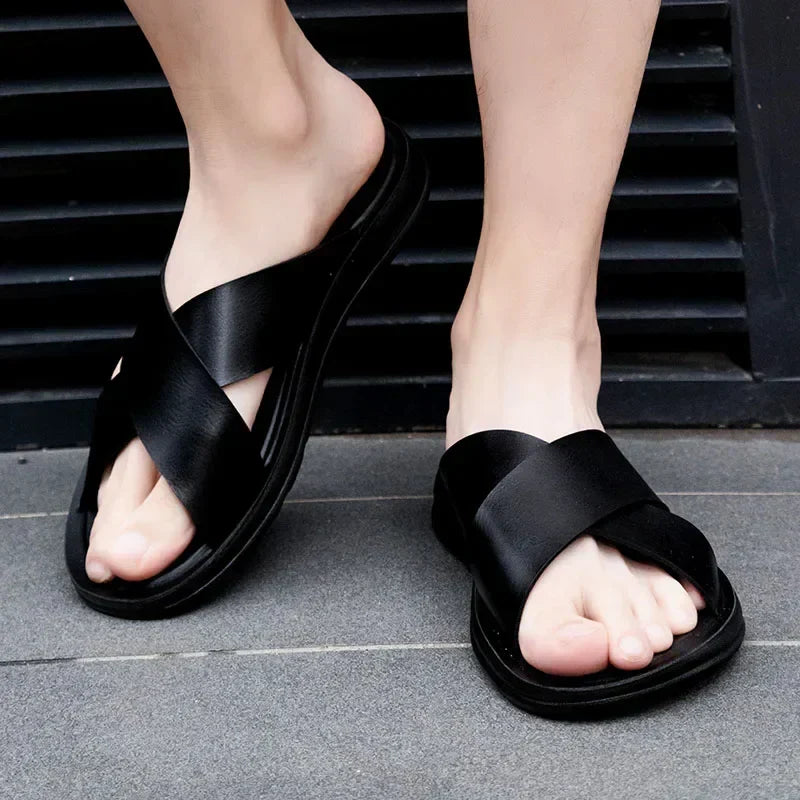 Italiaanse heren instapslippers van premium leer. Perfect voor stijlvolle zomerdagen en een casual look.