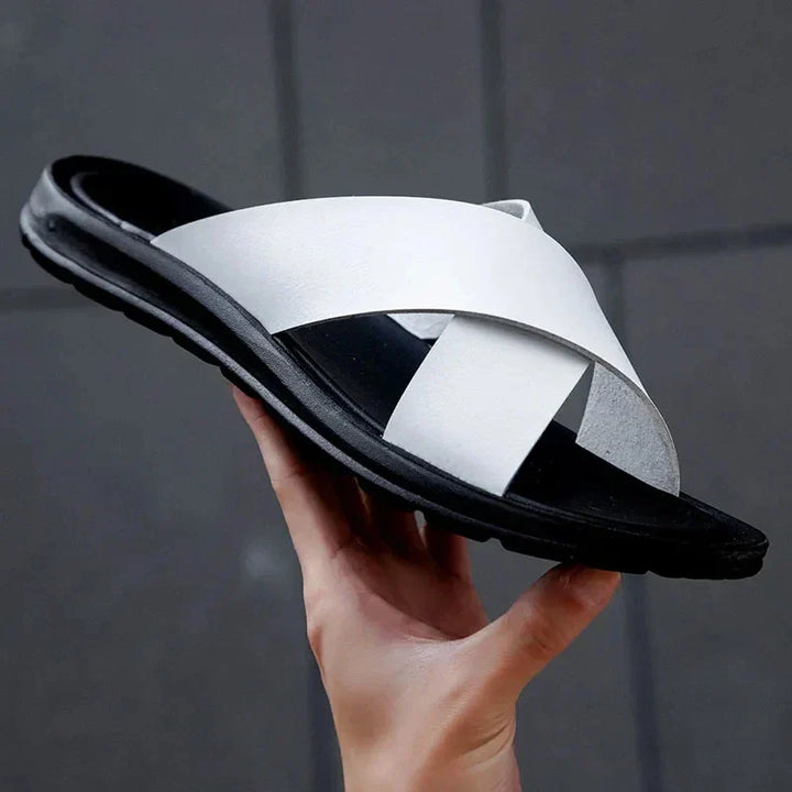 Elegante Italiaanse herenslippers. Geschikt voor vrijetijd, vakantie en een modieuze zomerse uitstraling.