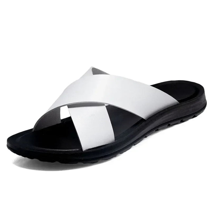 Trendy zomer instappers voor mannen. Deze Italiaanse leren slippers combineren mode met comfort.